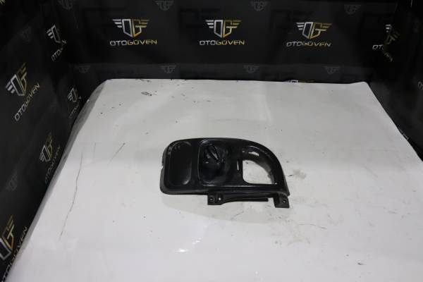 FORD TRANSİT 100 L-S-V ÇIKMA PARÇA TRANSİT V184 FAR DÜĞME ÇERÇEVESİ